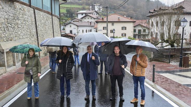 Almandozko karrika nagusian sareak berritzeko eta zolatzeko lanak egin berri ditu Baztango Udalak
