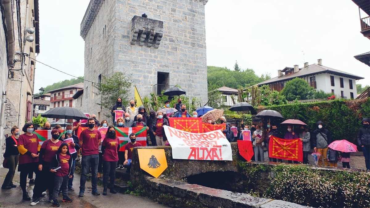 Nafarroa Berriz Altxa ekimenarekin bat egin dute hainbat bortzerritarrek Lesakan