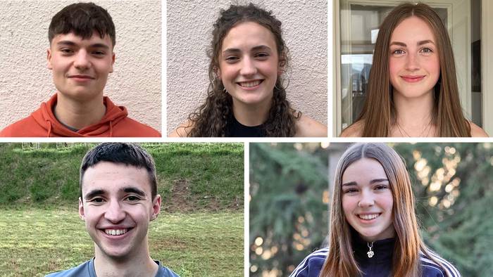 Unibertsitatera sartzeko probari buruz Lekaroz institutuko Mikel Valverde, Jasone Baylon, Lilia Hearn, Ekain Telletxea eta Leire Uribe-Etxebarriarekin