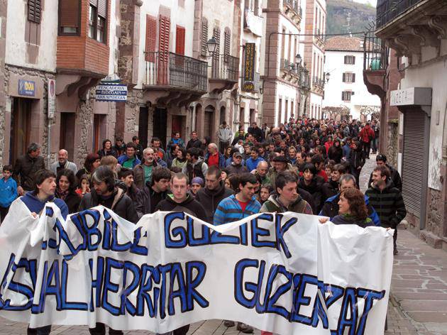 Ernesto Prat-en auzia epaiaren zain gelditu da