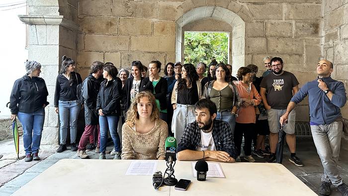 Berako bestetan izandako erasoak salatzeko agerraldia egin dute