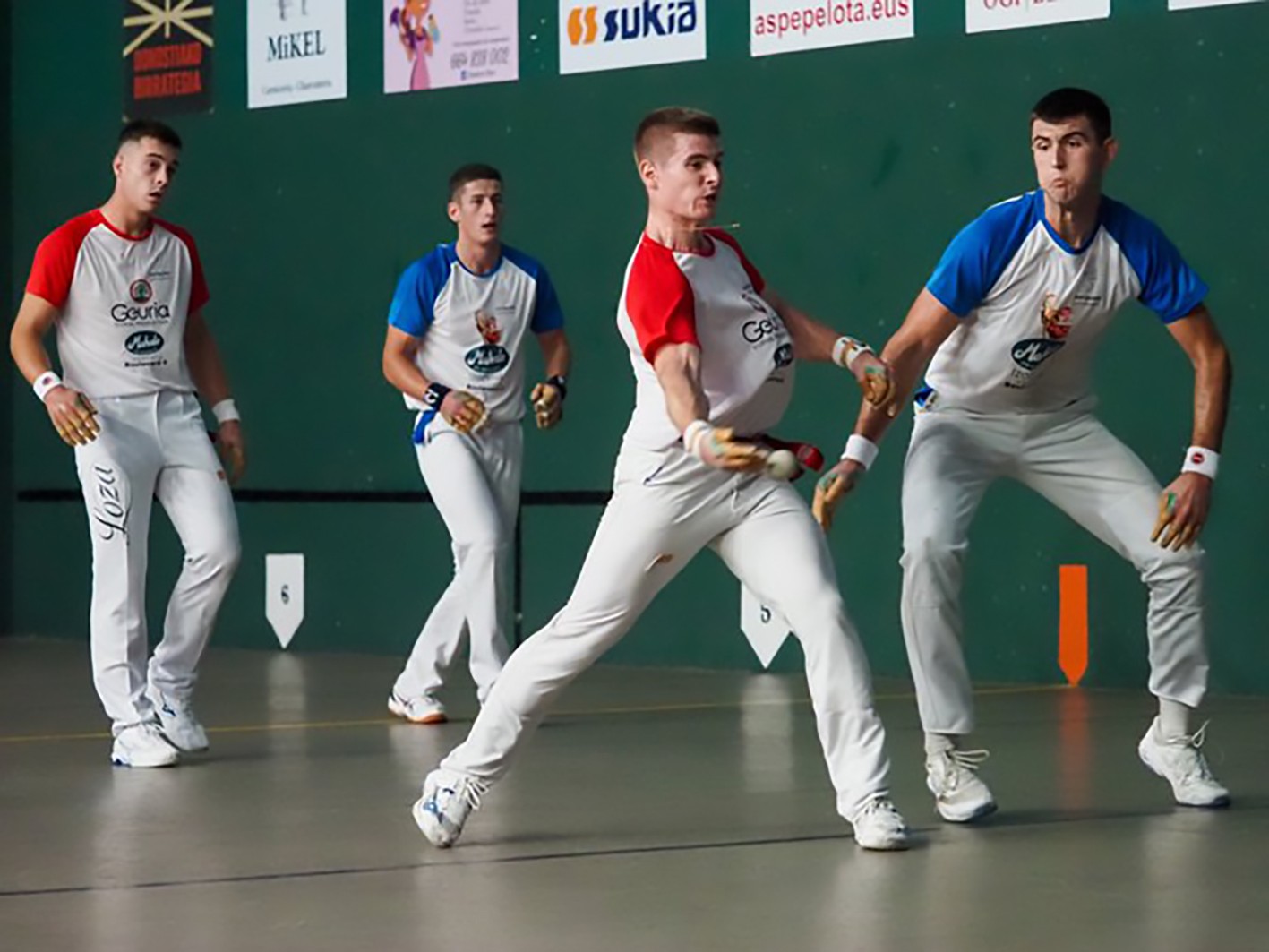 Antiguako pilota txapelketako finalerako txartela lortu dute Beñat Apezetxeak eta Goiuri Zabaletak