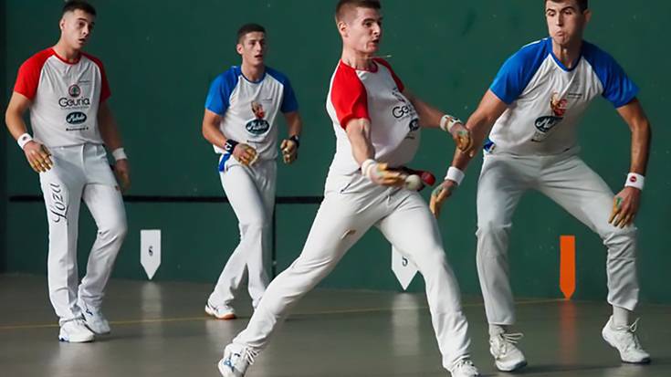 Antiguako pilota txapelketako finalerako txartela lortu dute Beñat Apezetxeak eta Goiuri Zabaletak