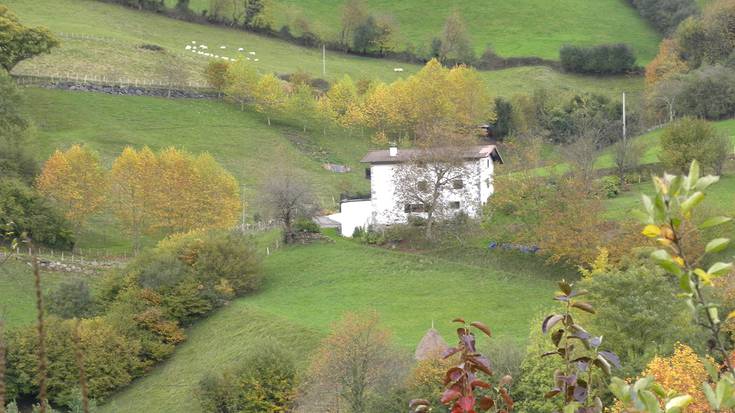 Herrigunetik kanpo dauden baserri auzoetara irrati bidez banda zabala eramateko lanean ari da Lesakako Udala
