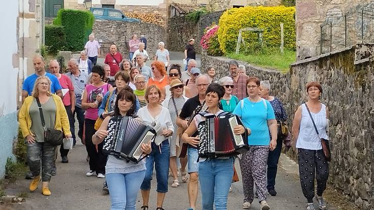 Baztan kantuz ekimenak Anizen eginen du geldialdia igande honetan