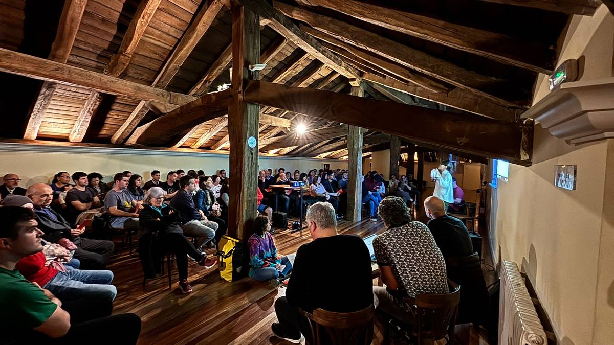 Elizondoko etxebizitza kooperatiboen inguruko solasaldiak herritarren interesa piztu du