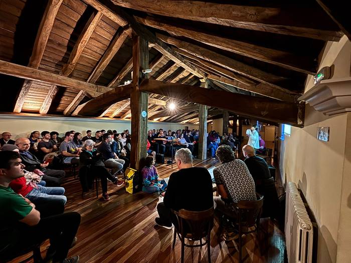 Elizondoko etxebizitza kooperatiboen inguruko solasaldiak herritarren interesa piztu du