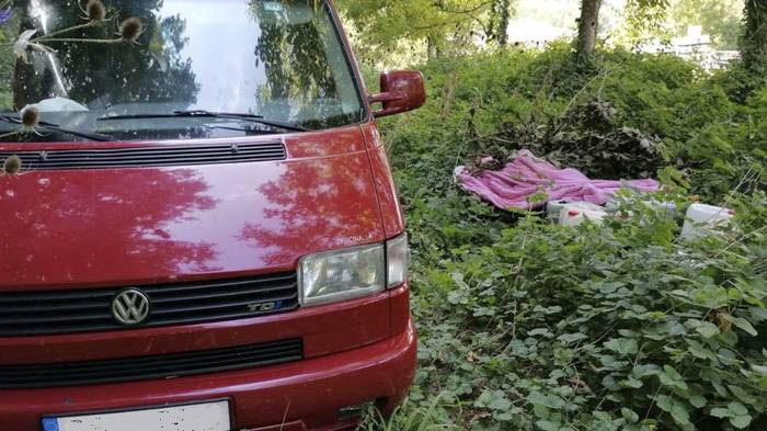 Lapurtutako gasolioa delakoan, Doneztebeko pista batean gordeta zeuden 15 bidoi konfiskatu dituzte foruzainek