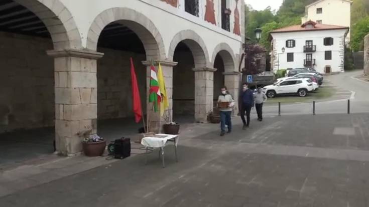 ‘Bizi gira… kutxa bira!’ Argentinatik Bortzirietara ailegatu da