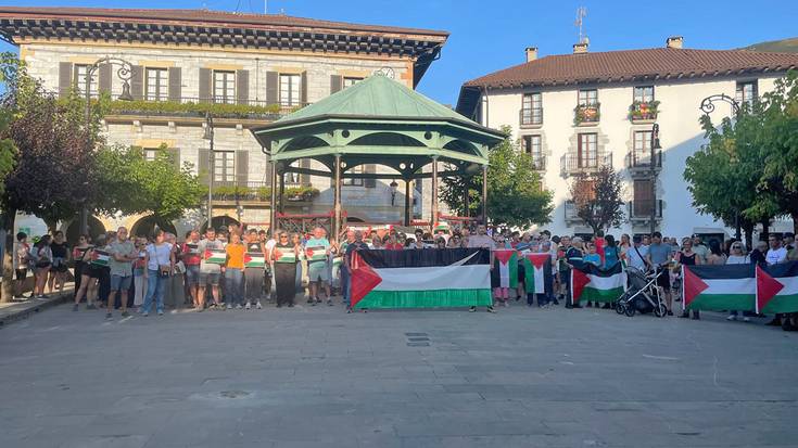 Lesakako zerbitzuen elkarteko ia komertzio eta zerbitzu guztiek bat egin dute biharko lanuztearekin