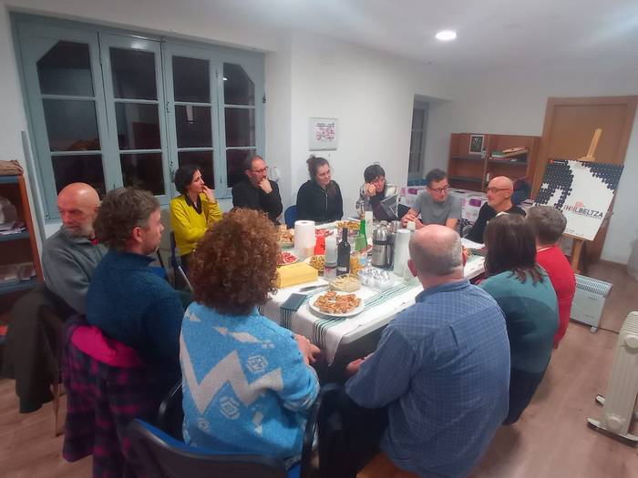 [(H)ilbeltza] Idazleekin solasean: Amaia Apalauza