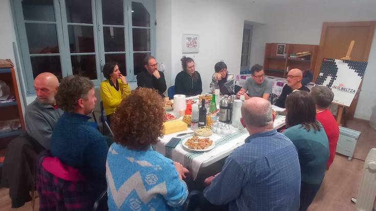 [(H)ilbeltza] Idazleekin solasean: Amaia Apalauza