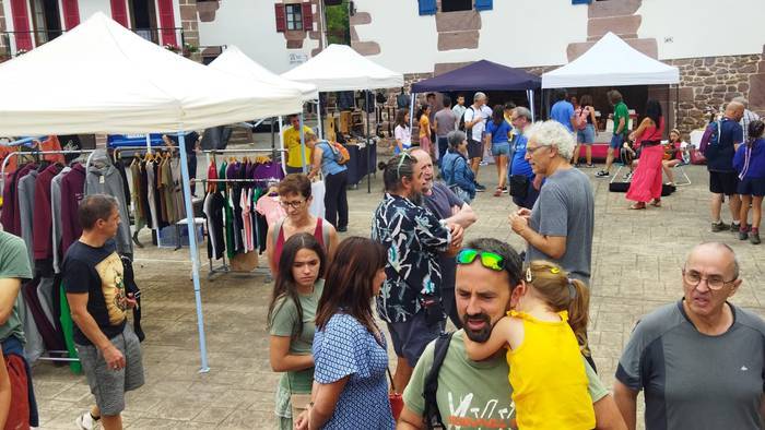 Igandeko Erratzuko artisau azoka bertan behera gelditu da