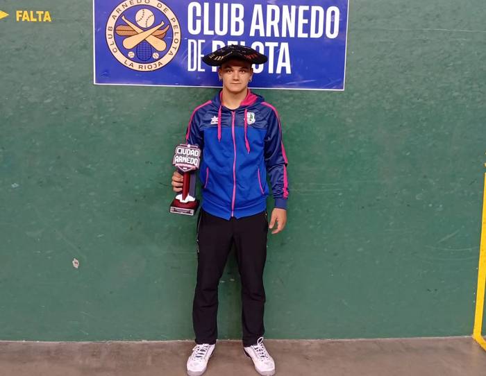 Iker Anzizar doneztebarra txapeldun suertatu da Arnedoko lau eta erdiko pilota txapelketan