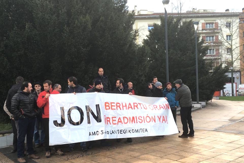 Legasako Arcelorreko langileek Lan Departamentuan egin duten protesta Iruñean