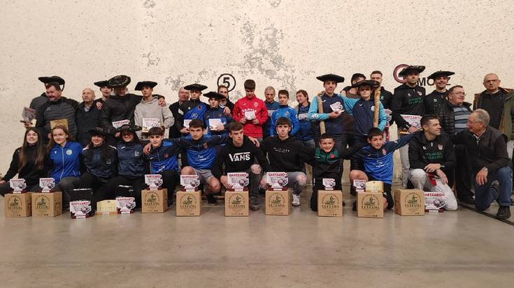 Gartzarongo pilota txapelketatik txapel uzta polita ekarri dute eskualdeko pilotariek