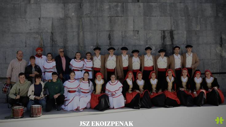 Aurrera Dantza Taldeko kideek emanaldi ederra eskaini dute larunbatean