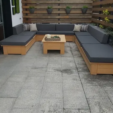 Neurrira egindako altzariak