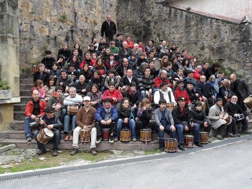 90 txistulari auzoz auzo eta karrikaz karrika 