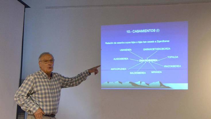 «Herrian izandako prozesuak erredaktatuta batzuetan ipuin gogorrak ageri dira»