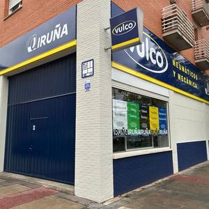 Iruña pneumatikoak fatxadako errotulazioa