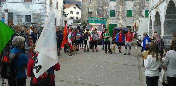 Dispertsioaren kontrako mendi martxa ibili da Sara eta Bortzirietako mendietan