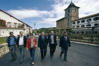 Dantxarineako obren barne Ugarana errekaren gainean zubia eraikitzen ari dira