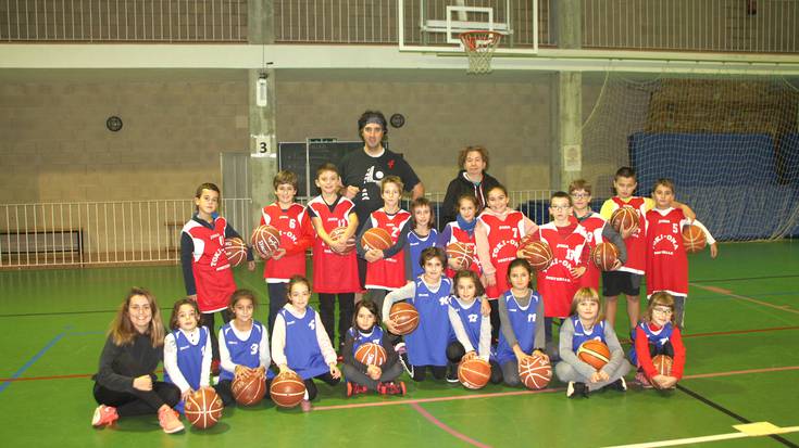 Saskipean gogoz dabiltza Beran neska-mutikoak