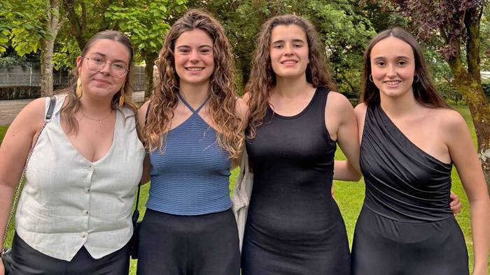 Unibertsitatera Sartzeko Probari buruz Toki Ona institutuko Ninbe Lizardi, Onintze Iparragirre, Julene Goya eta Lorea Bertizekin