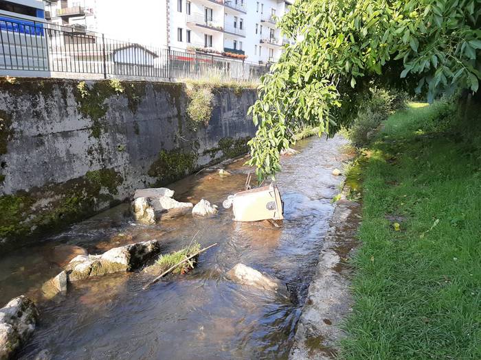 Beran maiz egiten diren txikizioei konponbidea bilatzeko herri bilera irekia eginen dute asteartean