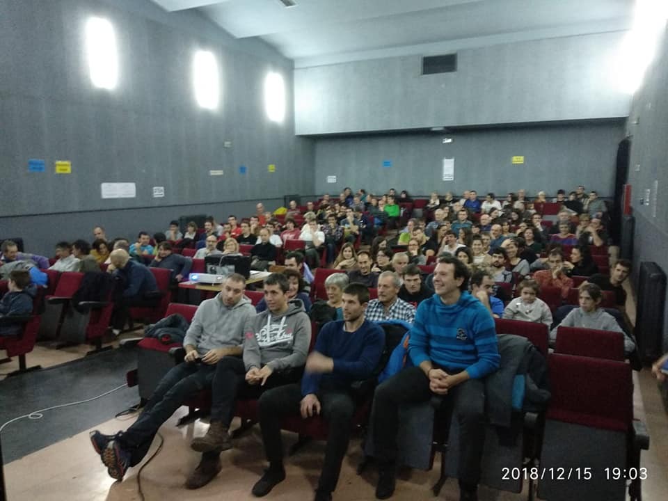 Erreka elkarteak antolatutako Mendiaren Egun polita izan dute Donezteben