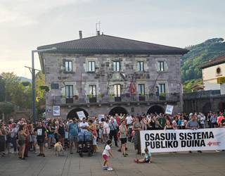 «Baztan, Urdazubi eta Zugarramurdiko haurrek pediatra behar dutela» aldarrikatu dute Elizondon eta Arraiozen
