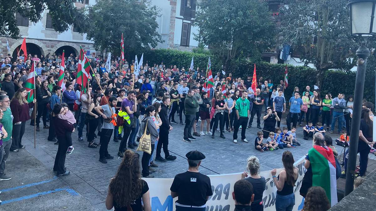 Greba eguneko borrokan «alea paratu» zuten Baztan-Bidasoko «herritar guziak zoriondu eta eskertu» nahi izan dituzte greba batzordeek