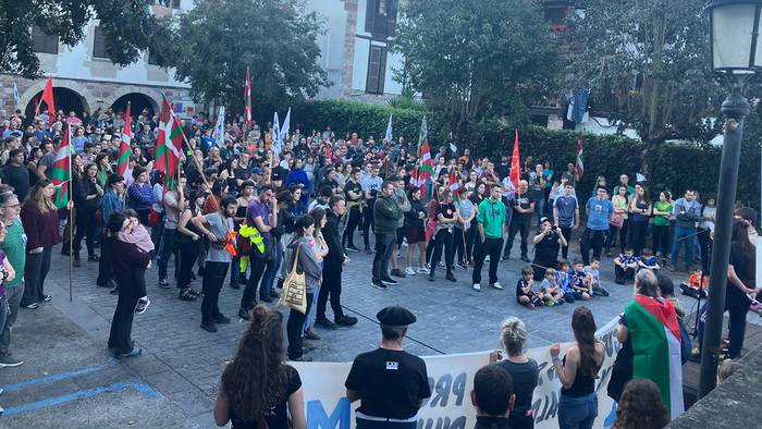 Greba eguneko borrokan «alea paratu» zuten Baztan-Bidasoko «herritar guziak zoriondu eta eskertu» nahi izan dituzte greba batzordeek