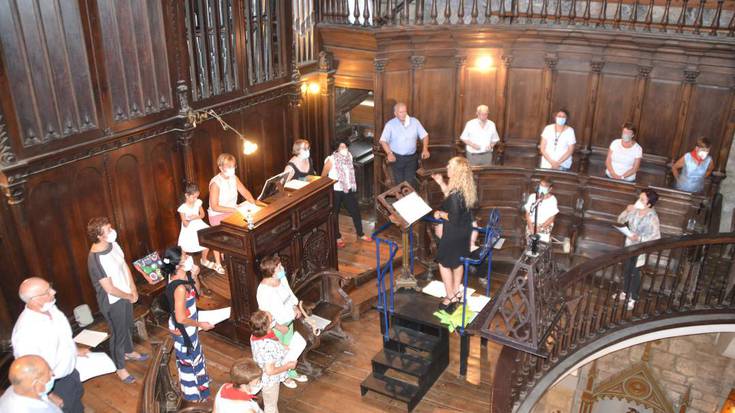 Abesbatza kantari eta su-artifizialak ere izan dituzte Berako San Esteban egunean