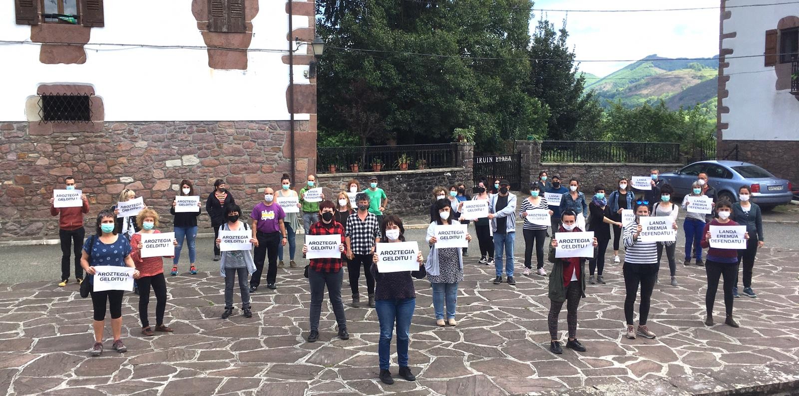 Baztango ikastetxeetako langileek ere M-15eko mobilizaziora deia egin dute