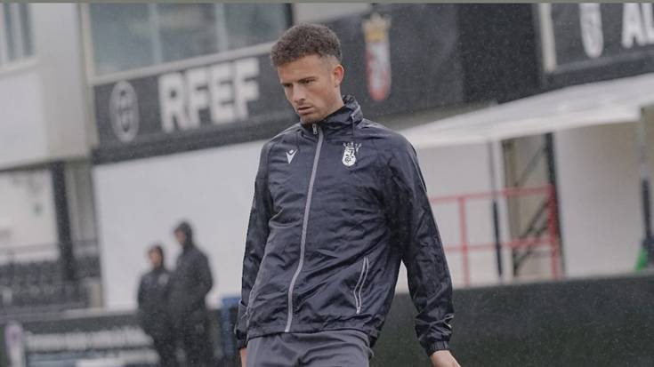 Yago Cantero futbol jokalari beratarrarekin egon gara