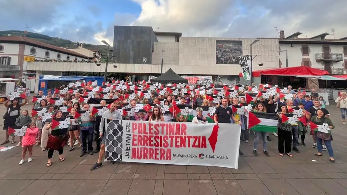 'Feministok Palestinarekin' lelopean elkarretaratzea eginen dute bihar Elizondon