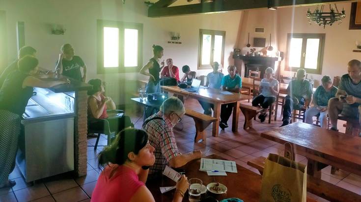 Komunitate Energetikoaren bueltan formakuntza saioa egin dute Anizen