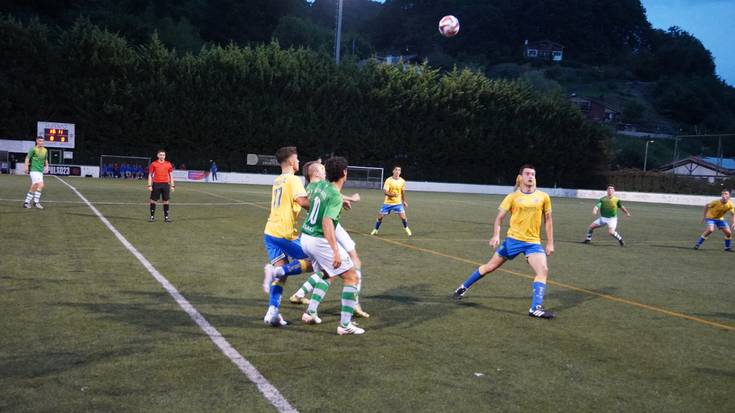 Lehen aldiz kanpoan irabazi eta jautsiera postuetatik atera da Beti Gazteko gizonezkoen futbol talde nagusia