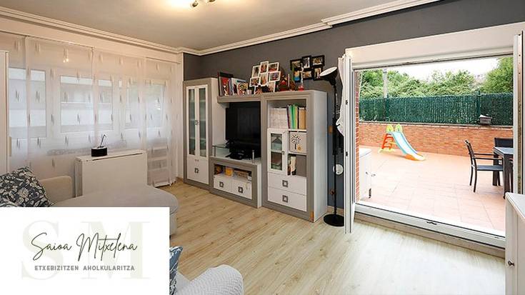 Saioa Mitxelena Inmobiliaria: Irungo erdigunean pisu erabat berritua salgai