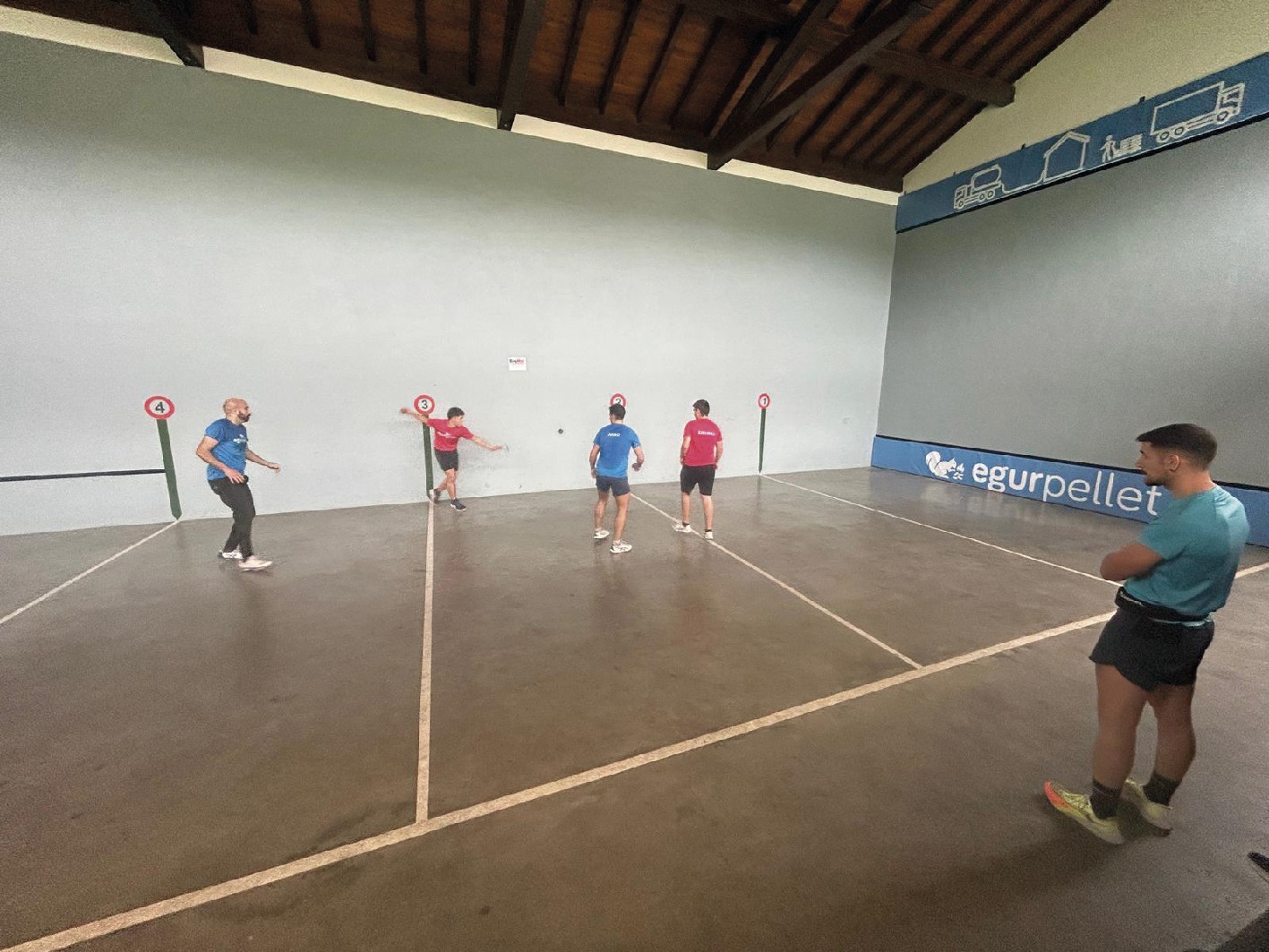 Aurtizko Koianea Ttikiko Pilota Txapelketako finalerdiak jokatuko dituzte gaur eta bihar