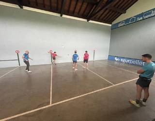 Aurtizko Koianea Ttikiko Pilota Txapelketako finalerdiak jokatuko dituzte gaur eta bihar