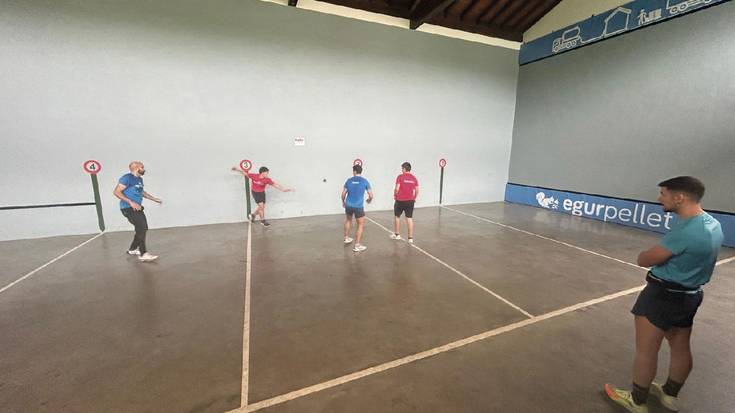 Aurtizko Koianea Ttikiko Pilota Txapelketako finalerdiak jokatuko dituzte gaur eta bihar