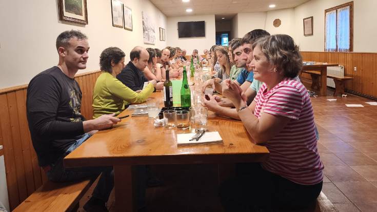 San Martin bestetako mus txapelketa eta herri bazkaria egin zituzten larunbatean Berroetan