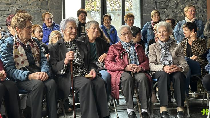 Leitzako emakume artzainei merezitako omenaldia eskaini diete