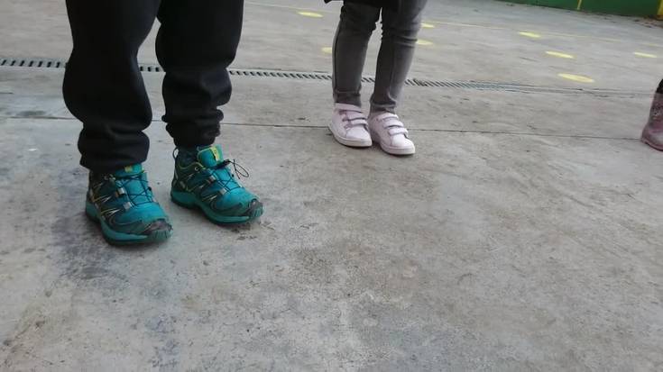 Tantirumairu ikastolako ikasleak Olentzero eta Mari Domingiren etorrera ospatzeko kantak entseatzen hasi dira