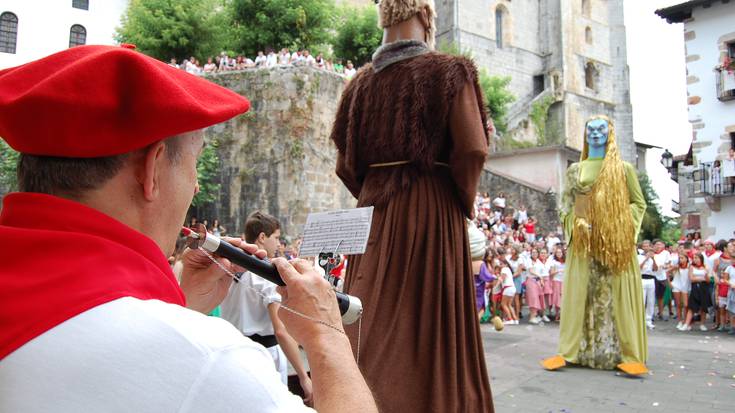Gure Txokoa Dantza Taldearen eta Berako Erraldoien Konpartsaren jaialdia atzeratu dute