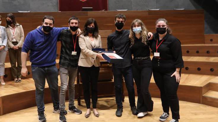 Berako Toki Ona Institutuko ikasleak txapeldunorde izan dira NUPen XII. eztabaida lehiaketan