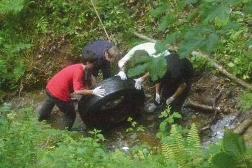 Mendi eta errekak garbi mantentzeko eskatu du Udalak 